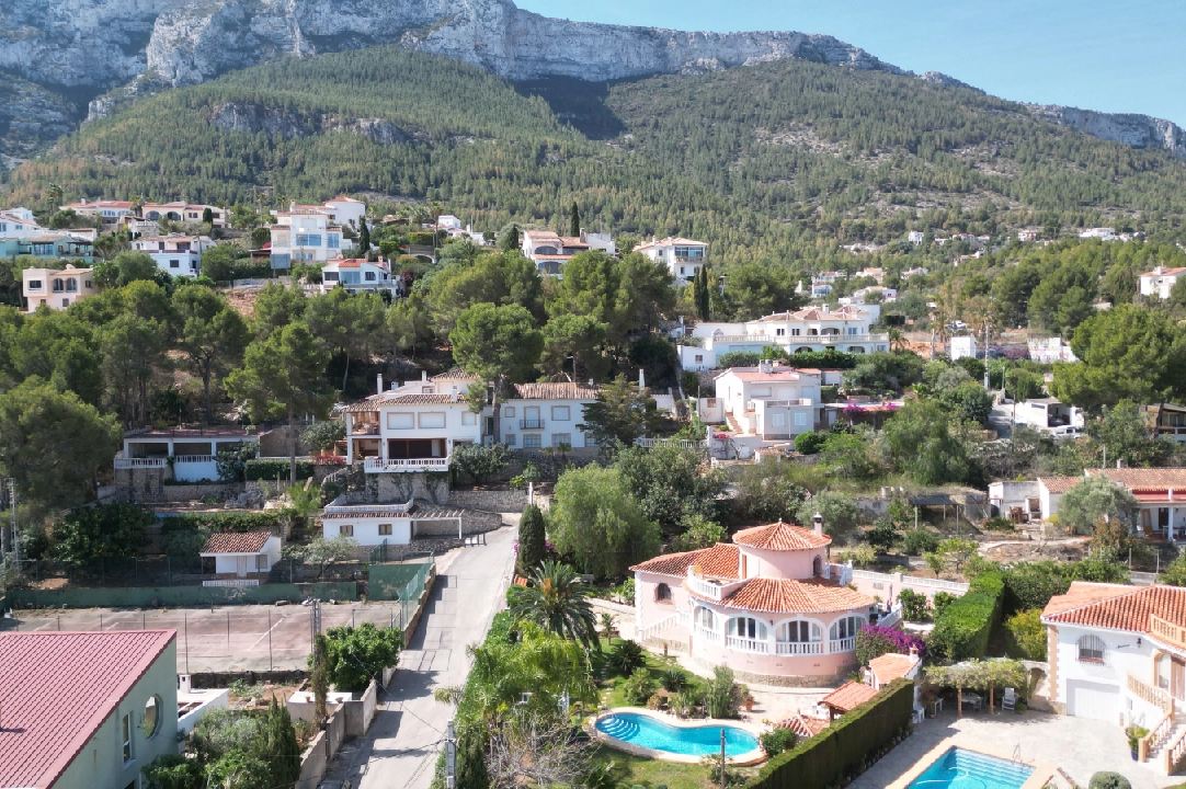 Villa in Denia(La Pedrera) te koop, woonoppervlakte 233 m², Bouwjaar 1990, Staat netjes, + Centrale verwarming, Airconditioning, grondstuk 800 m², 3 slapkamer, 3 badkamer, Zwembad, ref.: SC-T0524-44