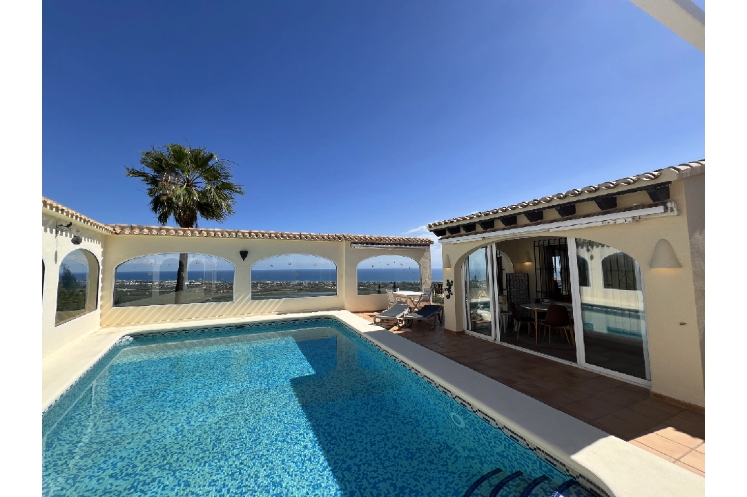 Villa in Denia(Monte Pego) voor vakantie, woonoppervlakte 240 m², Bouwjaar 1998, Staat gemoderniseerd, + Vloerverwarming, Airconditioning, grondstuk 980 m², 5 slapkamer, 4 badkamer, Zwembad, ref.: T-0121-49