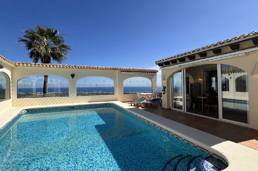 Villa in Denia(Monte Pego) voor vakantie, woonoppervlakte 240 m², Bouwjaar 1998, Staat gemoderniseerd, + Vloerverwarming, Airconditioning, grondstuk 980 m², 5 slapkamer, 4 badkamer, Zwembad, ref.: T-0121-52