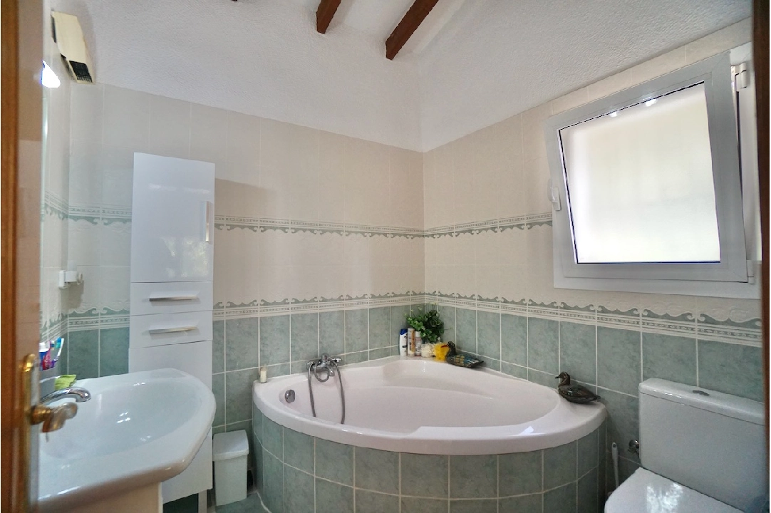Villa in Moraira(Arnella) te koop, woonoppervlakte 176 m², grondstuk 829 m², 3 slapkamer, 3 badkamer, Zwembad, ref.: CA-H-1668-AMBE-16