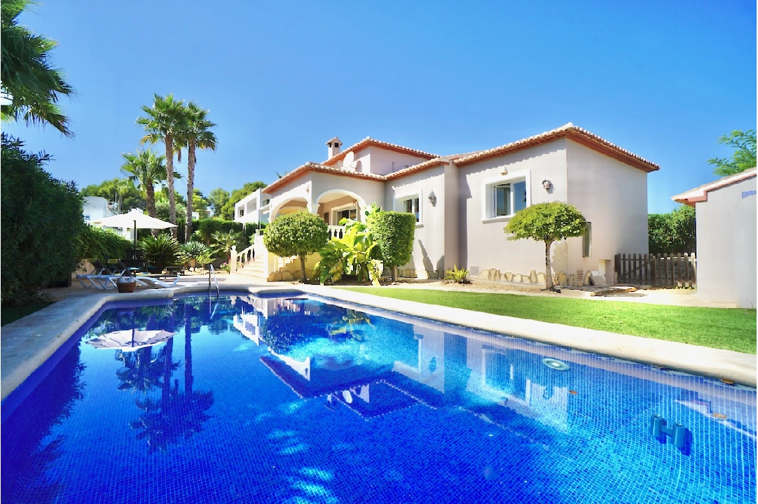 Villa in Moraira(Camarrocha) te koop, woonoppervlakte 140 m², Airconditioning, grondstuk 807 m², 3 slapkamer, 2 badkamer, Zwembad, ref.: CA-H-1690-AMBEI-31
