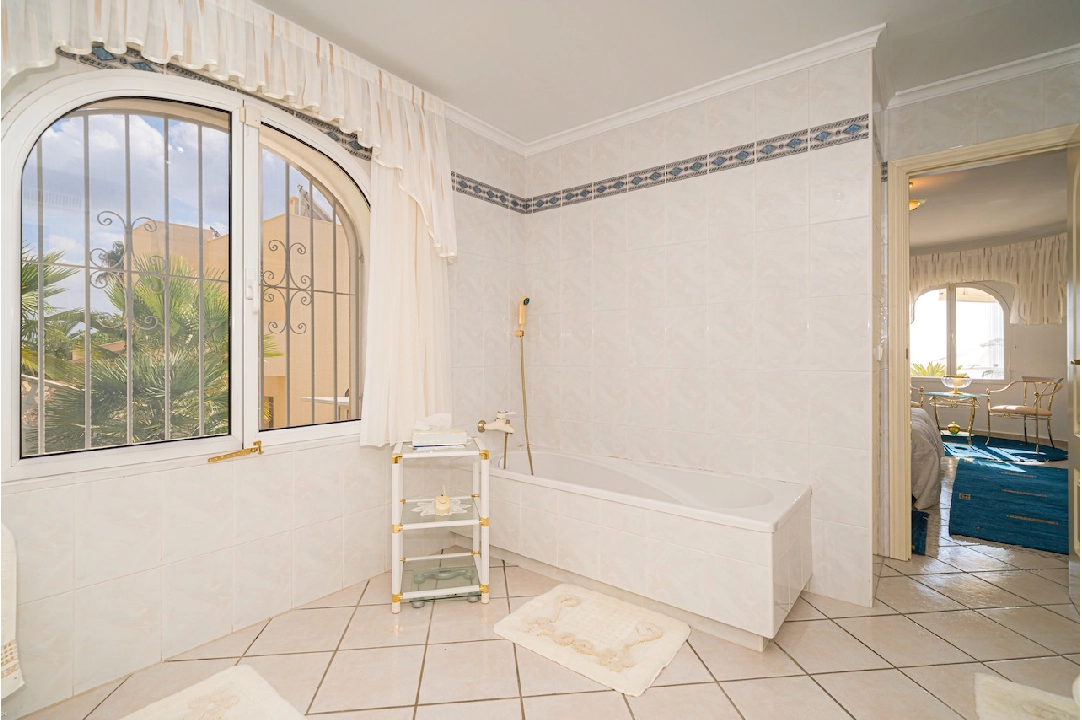 Villa in Moraira(San Jaime) te koop, woonoppervlakte 315 m², grondstuk 1235 m², 4 slapkamer, 3 badkamer, Zwembad, ref.: CA-H-1695-AMBE-31
