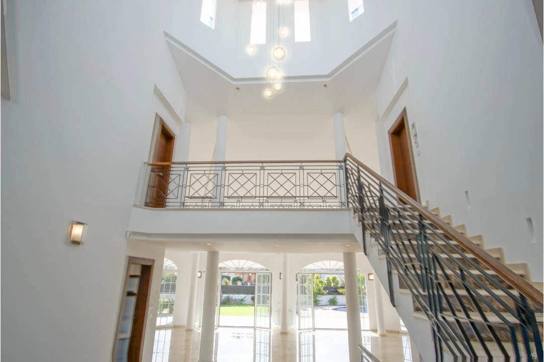 Villa in Alfaz del Pi(Arabi) te koop, woonoppervlakte 810 m², Airconditioning, grondstuk 1094 m², 5 slapkamer, 6 badkamer, Zwembad, ref.: BP-7030ALF-27