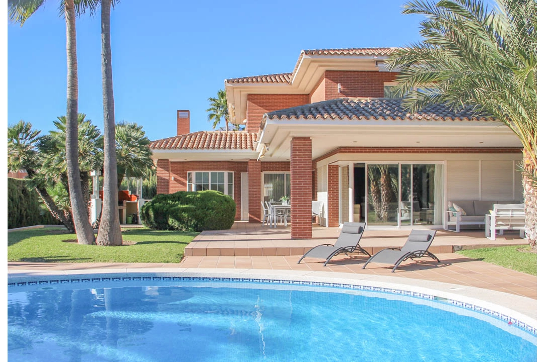 Villa in Benidorm(de Napoles) te koop, woonoppervlakte 642 m², Airconditioning, grondstuk 1853 m², 7 slapkamer, 6 badkamer, Zwembad, ref.: BP-7035BED-18