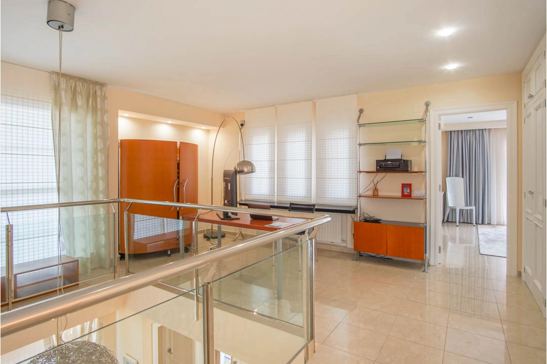 Villa in Benidorm(de Napoles) te koop, woonoppervlakte 642 m², Airconditioning, grondstuk 1853 m², 7 slapkamer, 6 badkamer, Zwembad, ref.: BP-7035BED-40