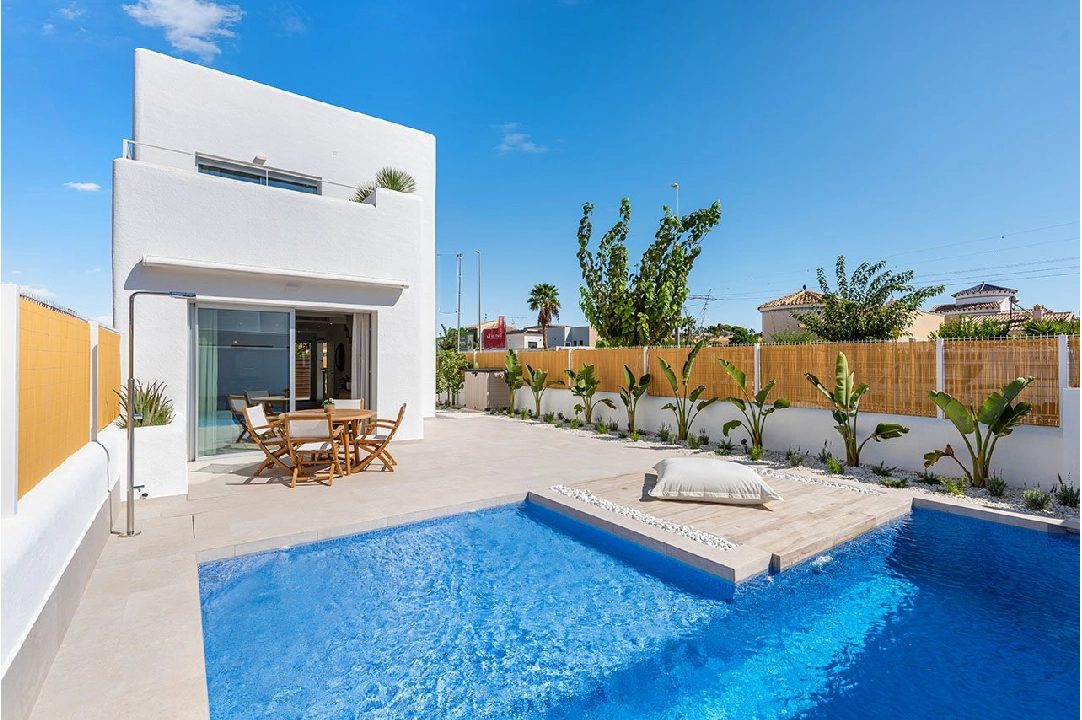 Villa in Los Alcazares te koop, woonoppervlakte 109 m², Staat Eerste bewoning, grondstuk 184 m², 3 slapkamer, 2 badkamer, Zwembad, ref.: HA-LAN-431-E02-1