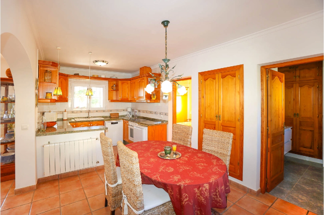 Villa in Benissa(La Fustera) te koop, woonoppervlakte 238 m², Airconditioning, grondstuk 800 m², 2 slapkamer, 1 badkamer, ref.: BP-8157BEN-40