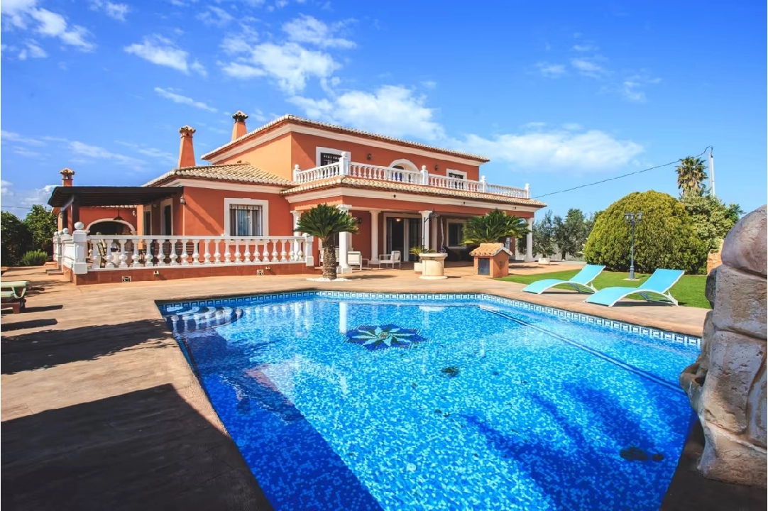 Villa in Denia(Torrecarrals) te koop, woonoppervlakte 442 m², Staat netjes, + Centrale verwarming, grondstuk 4441 m², 3 slapkamer, 4 badkamer, Zwembad, ref.: MNC-0124-3