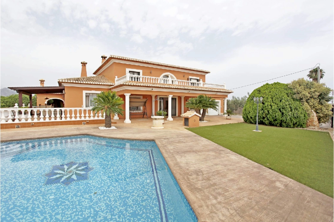 Villa in Denia(Torrecarrals) te koop, woonoppervlakte 442 m², Staat netjes, + Centrale verwarming, grondstuk 4441 m², 3 slapkamer, 4 badkamer, Zwembad, ref.: MNC-0124-43