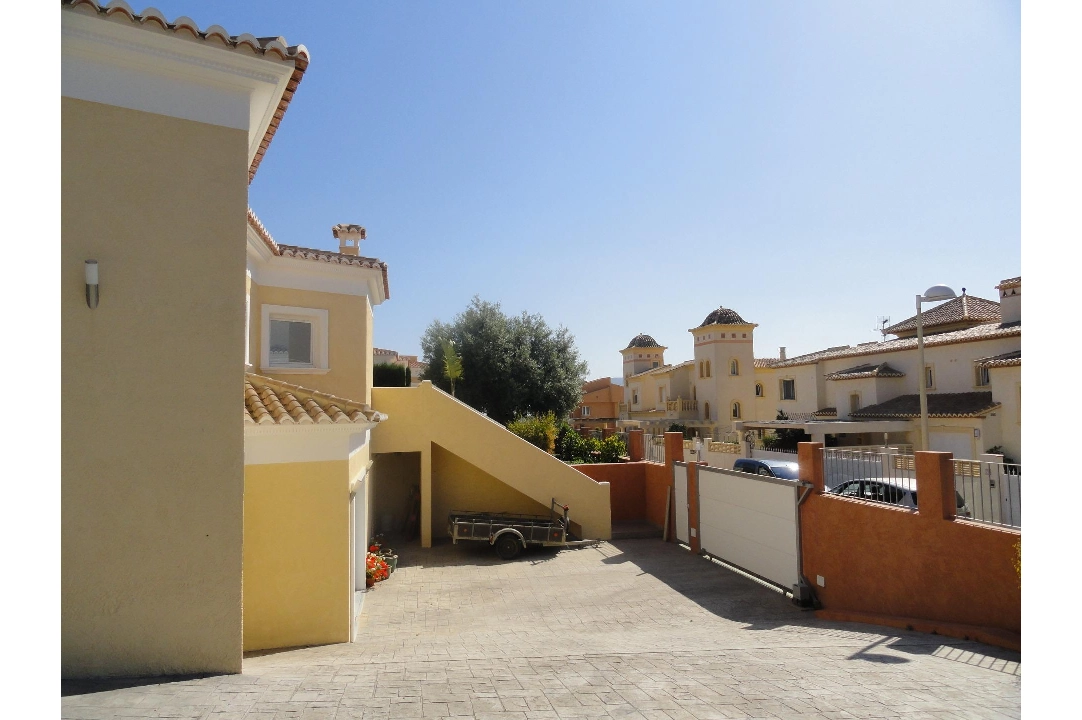 Villa in Calpe(Calpe) te koop, woonoppervlakte 410 m², Airconditioning, grondstuk 983 m², 3 slapkamer, 3 badkamer, Zwembad, ref.: COB-982-10535-21