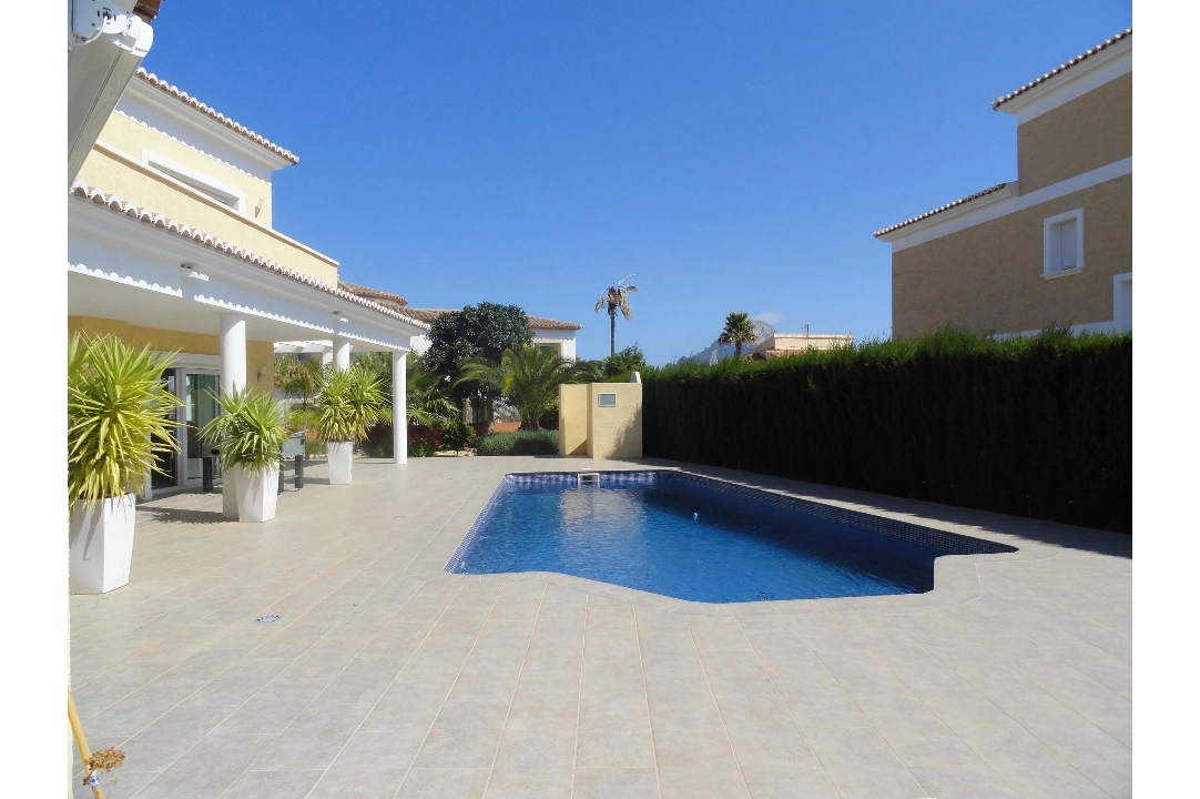 Villa in Calpe(Calpe) te koop, woonoppervlakte 410 m², Airconditioning, grondstuk 983 m², 3 slapkamer, 3 badkamer, Zwembad, ref.: COB-982-10535-3