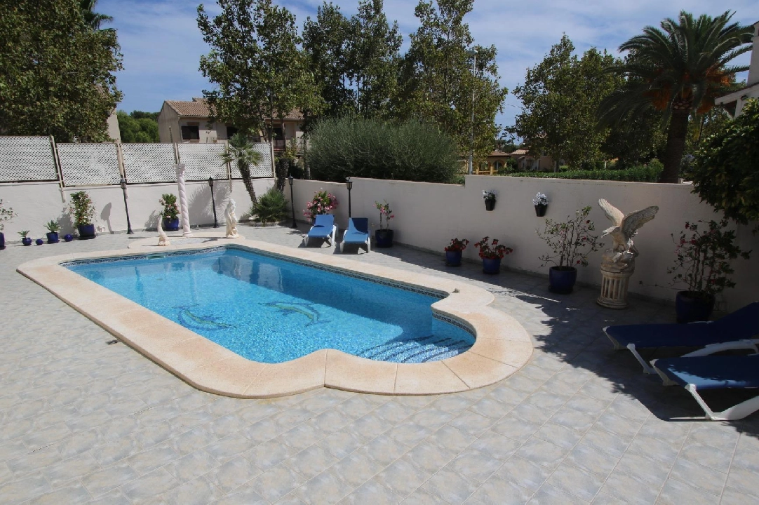 Villa in Calpe(Pla roig) te koop, woonoppervlakte 212 m², Airconditioning, grondstuk 800 m², 2 slapkamer, 2 badkamer, Zwembad, ref.: COB-3301-10535-23