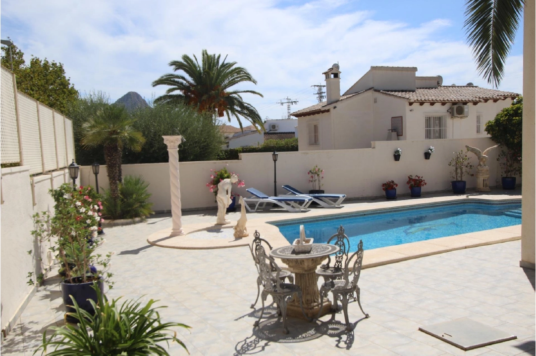 Villa in Calpe(Pla roig) te koop, woonoppervlakte 212 m², Airconditioning, grondstuk 800 m², 2 slapkamer, 2 badkamer, Zwembad, ref.: COB-3301-10535-32