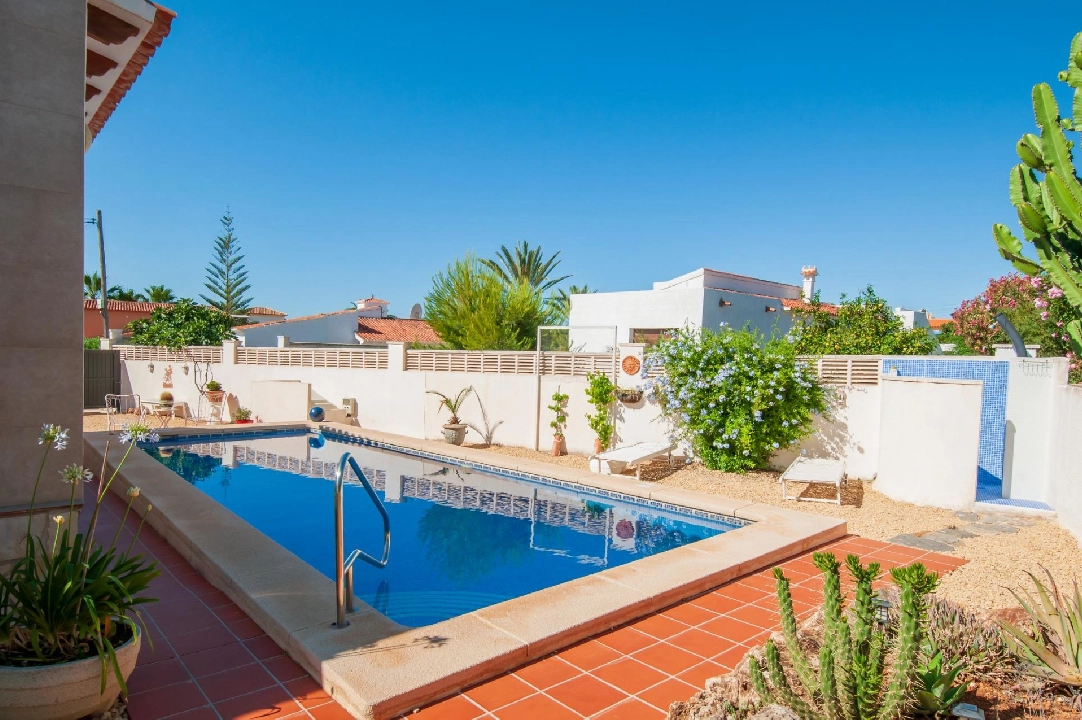 Villa in Calpe(Pla roig) te koop, woonoppervlakte 145 m², Airconditioning, grondstuk 800 m², 3 slapkamer, 2 badkamer, Zwembad, ref.: COB-3377-10535-23