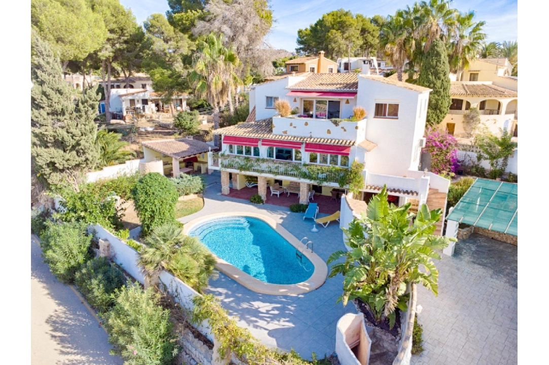 Villa in Moraira te koop, woonoppervlakte 326 m², Bouwjaar 1975, Airconditioning, grondstuk 791 m², 6 slapkamer, 6 badkamer, Zwembad, ref.: AM-12082DA-1