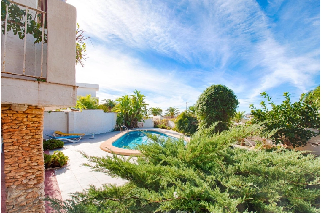 Villa in Moraira te koop, woonoppervlakte 326 m², Bouwjaar 1975, Airconditioning, grondstuk 791 m², 6 slapkamer, 6 badkamer, Zwembad, ref.: AM-12082DA-49