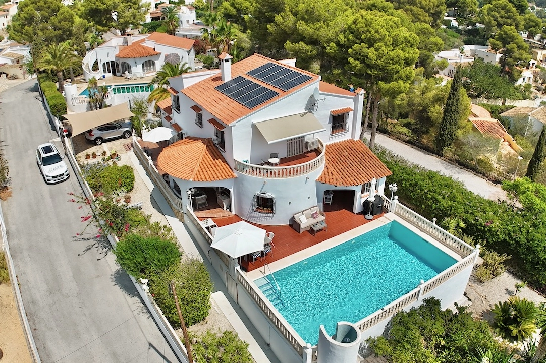 Villa in Benissa(Baladrar) te koop, woonoppervlakte 290 m², Airconditioning, grondstuk 841 m², 5 slapkamer, 4 badkamer, Zwembad, ref.: CA-H-1801-AMBE-15