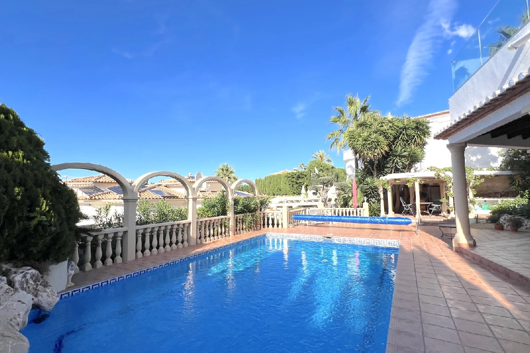 Villa in Denia(Marquesa VI) te koop, woonoppervlakte 122 m², Bouwjaar 2001, Staat netjes, + Vloerverwarming, Airconditioning, grondstuk 802 m², 4 slapkamer, 3 badkamer, Zwembad, ref.: SC-T0924-28