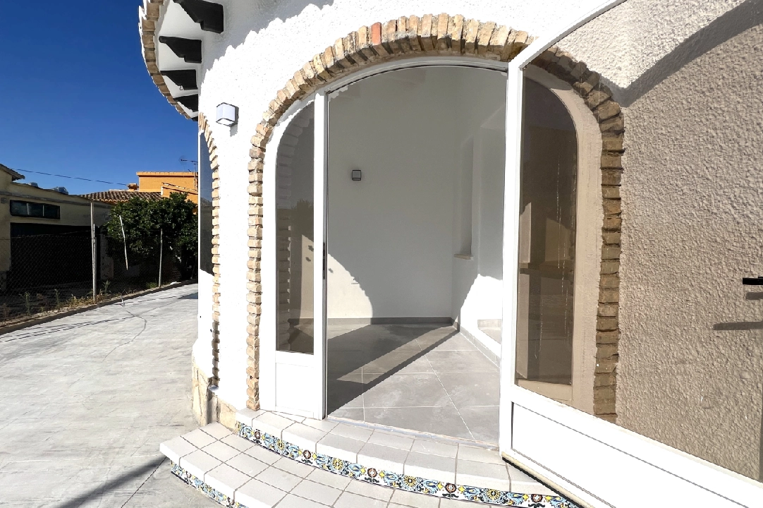 Villa in Els Poblets(Sorts de la mar 26A) te koop, woonoppervlakte 80 m², Bouwjaar 1985, Staat als nieuw, + KLIMA, Airconditioning, grondstuk 303 m², 2 slapkamer, 2 badkamer, Zwembad, ref.: AS-0824-17