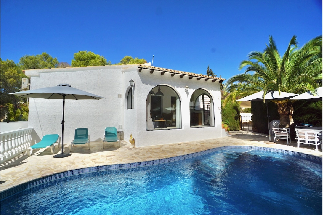 Villa in Benissa(Fanadix) te koop, woonoppervlakte 180 m², Airconditioning, grondstuk 1215 m², 5 slapkamer, 4 badkamer, Zwembad, ref.: CA-H-1812-AMB-1