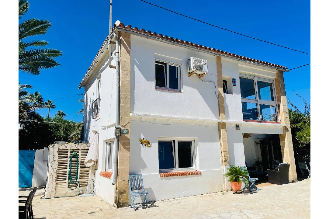 Villa in Denia te koop, woonoppervlakte 133 m², Bouwjaar 1970, Airconditioning, grondstuk 350 m², 3 slapkamer, 2 badkamer, Zwembad, ref.: UM-UV-0624-1