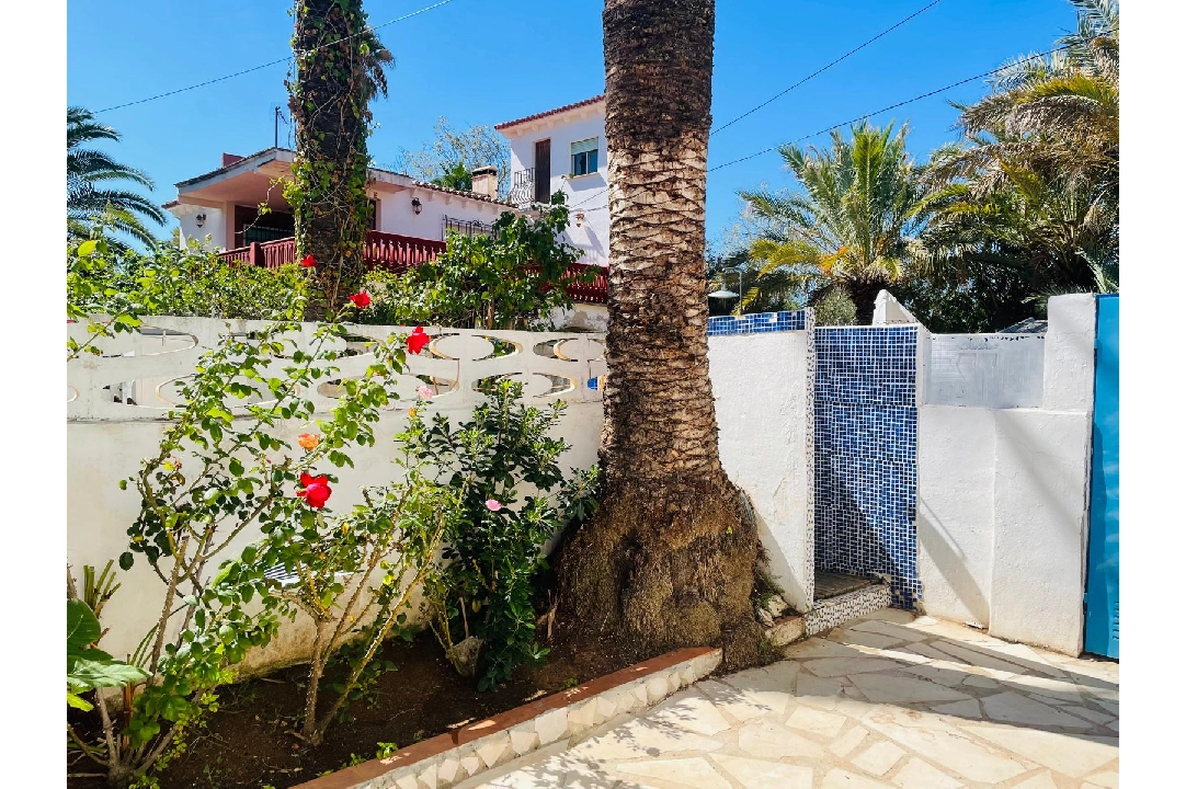 Villa in Denia te koop, woonoppervlakte 133 m², Bouwjaar 1970, Airconditioning, grondstuk 350 m², 3 slapkamer, 2 badkamer, Zwembad, ref.: UM-UV-0624-16