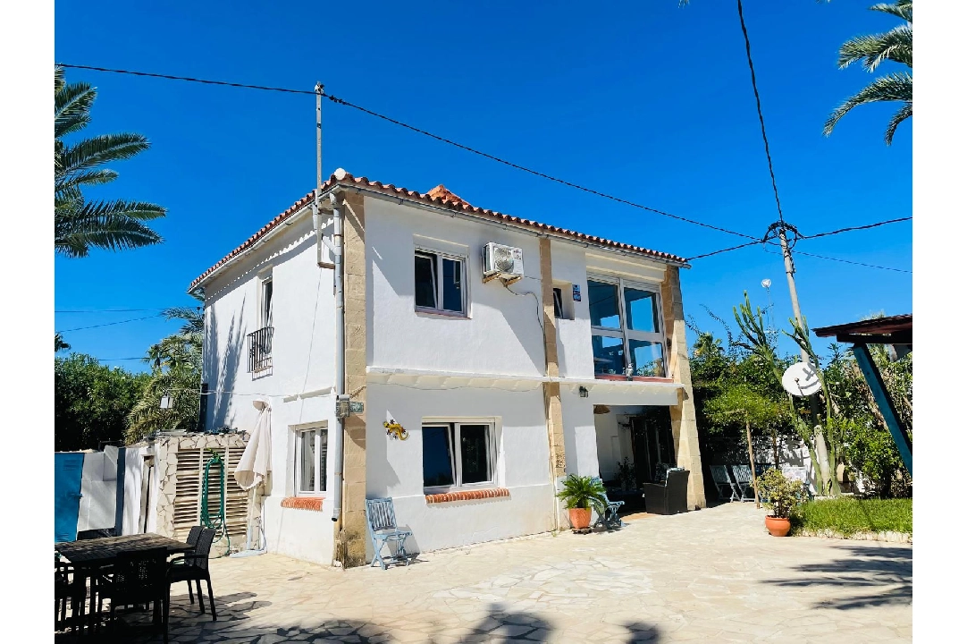 Villa in Denia te koop, woonoppervlakte 133 m², Bouwjaar 1970, Airconditioning, grondstuk 350 m², 3 slapkamer, 2 badkamer, Zwembad, ref.: UM-UV-0624-25