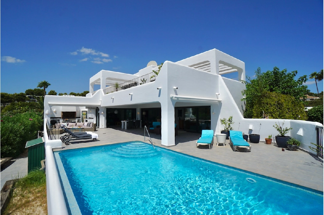 Villa in Moraira(Camarrocha) te koop, woonoppervlakte 261 m², Airconditioning, grondstuk 831 m², 3 slapkamer, 3 badkamer, Zwembad, ref.: CA-H-1670-AMB-20