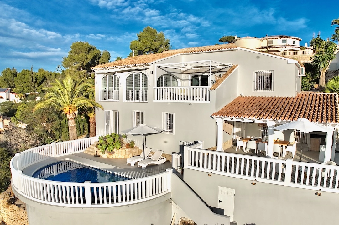 Villa in Benissa(San Jaime) te koop, woonoppervlakte 221 m², Airconditioning, grondstuk 981 m², 5 slapkamer, 2 badkamer, Zwembad, ref.: CA-H-1839-AMBE-1