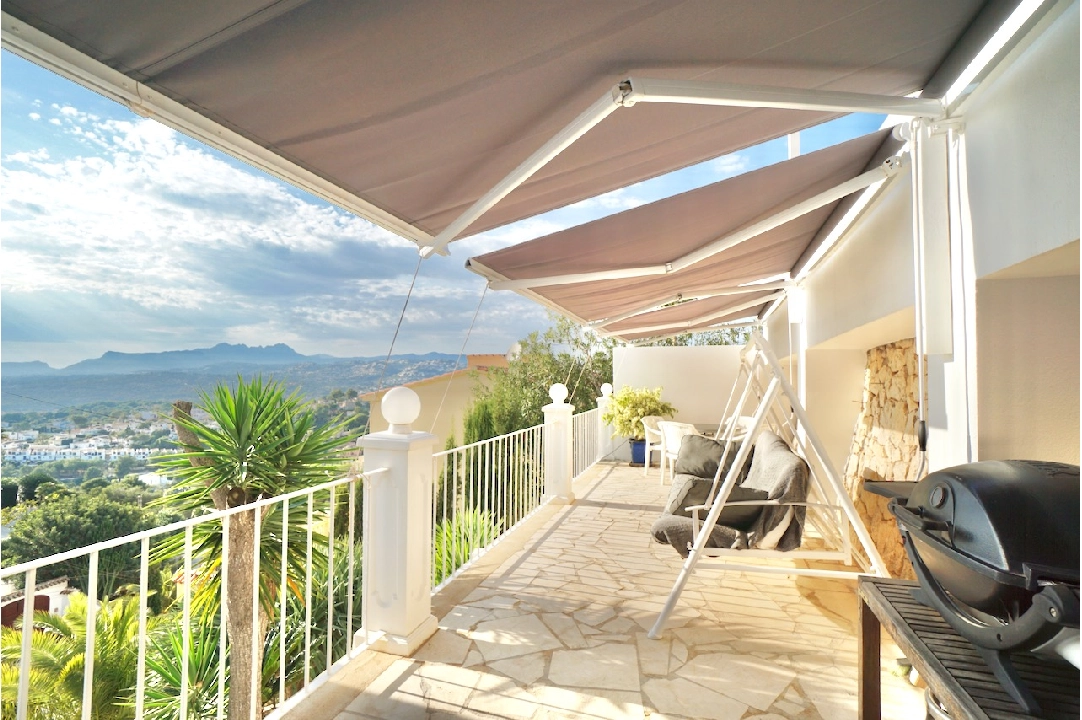 Villa in Moraira(Arnella) te koop, woonoppervlakte 248 m², Airconditioning, grondstuk 958 m², 5 slapkamer, 3 badkamer, Zwembad, ref.: CA-H-1854-AMB-28