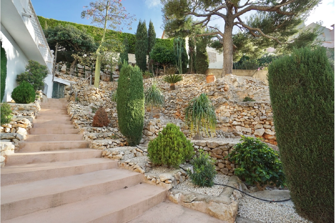 Villa in Moraira(Arnella) te koop, woonoppervlakte 248 m², Airconditioning, grondstuk 958 m², 5 slapkamer, 3 badkamer, Zwembad, ref.: CA-H-1854-AMB-31