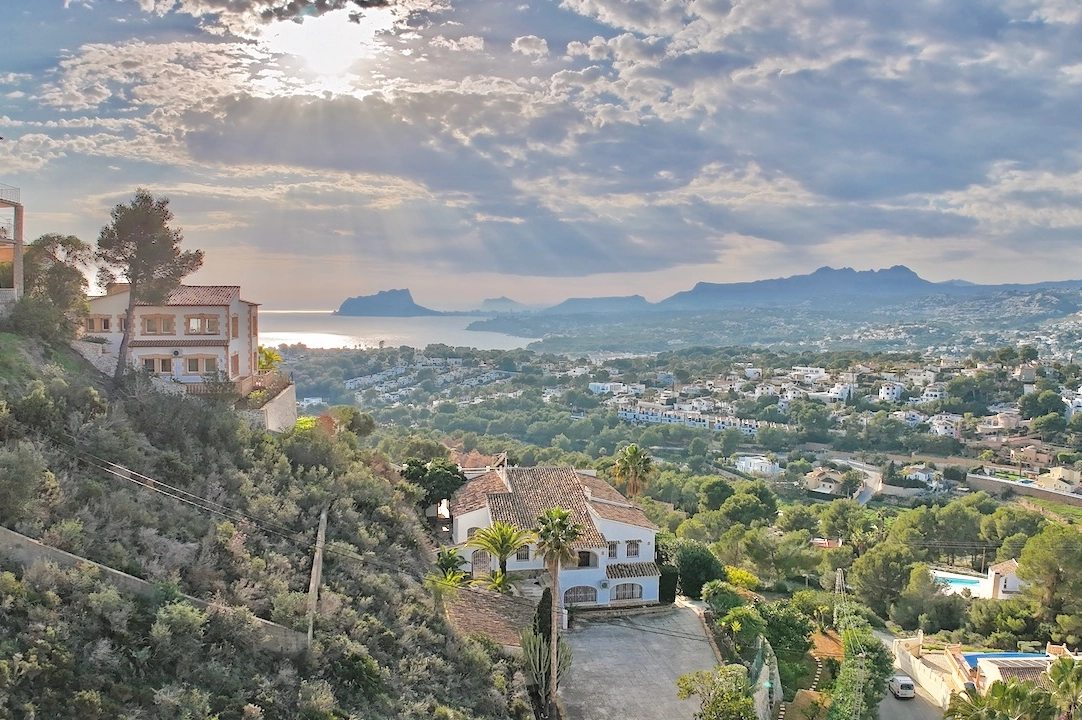 Villa in Moraira(Arnella) te koop, woonoppervlakte 248 m², Airconditioning, grondstuk 958 m², 5 slapkamer, 3 badkamer, Zwembad, ref.: CA-H-1854-AMB-37