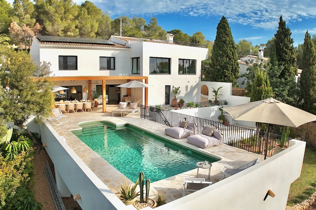 Villa in Moraira(Arnella) te koop, woonoppervlakte 270 m², Airconditioning, grondstuk 1099 m², 5 slapkamer, 4 badkamer, Zwembad, ref.: CA-H-1852-AMBEI-5