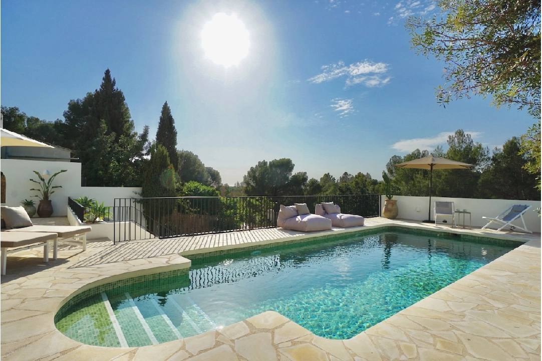 Villa in Moraira(Arnella) te koop, woonoppervlakte 270 m², Airconditioning, grondstuk 1099 m², 5 slapkamer, 4 badkamer, Zwembad, ref.: CA-H-1852-AMBEI-9