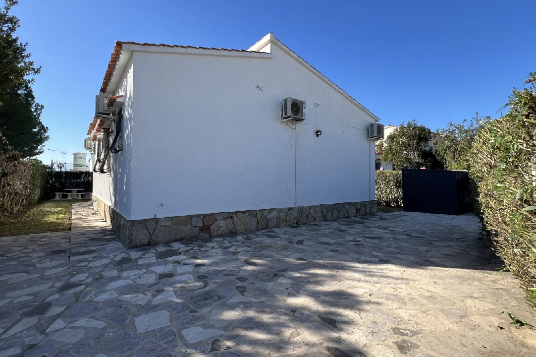 Villa in Els Poblets(Barranquets) te koop, woonoppervlakte 120 m², Bouwjaar 1990, Airconditioning, grondstuk 427 m², 3 slapkamer, 2 badkamer, Zwembad, ref.: JS-0325-13