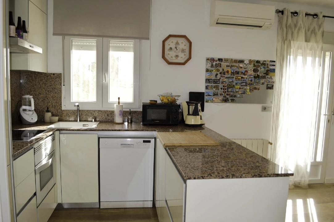 Villa in Denia te koop, woonoppervlakte 121 m², Airconditioning, grondstuk 623 m², 4 slapkamer, 2 badkamer, Zwembad, ref.: CO-C25935-17