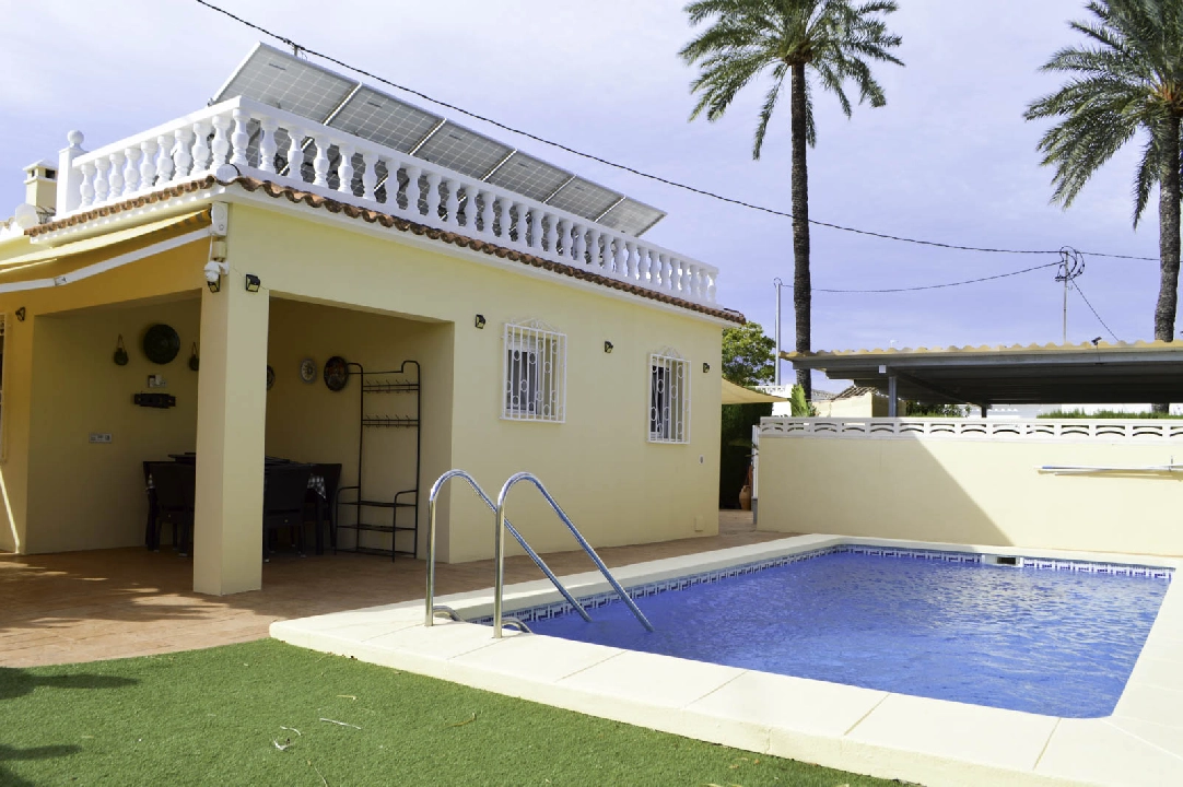 Villa in Denia te koop, woonoppervlakte 121 m², Airconditioning, grondstuk 623 m², 4 slapkamer, 2 badkamer, Zwembad, ref.: CO-C25935-19