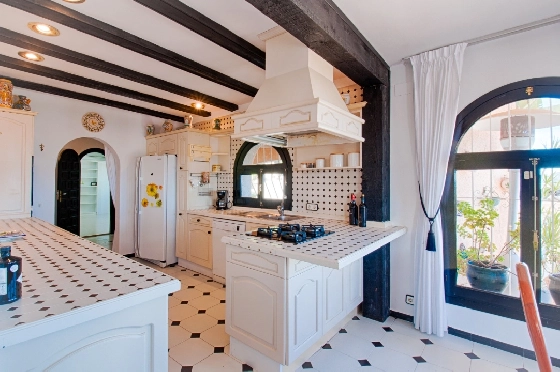Villa in Moraira zu verkaufen, Wohnfläche 300 m², Baujahr 1984, Klimaanlage, Grundstück 1615 m², 3 Schlafzimmer, 2 Badezimmer, Pool, ref.: AM-12279DA-38