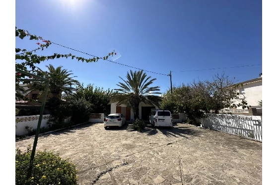 Villa in Denia zu verkaufen, Wohnfläche 220 m², Baujahr 1983, Klimaanlage, Grundstück 2233 m², 6 Schlafzimmer, 2 Badezimmer, Pool, ref.: O-V95814-18