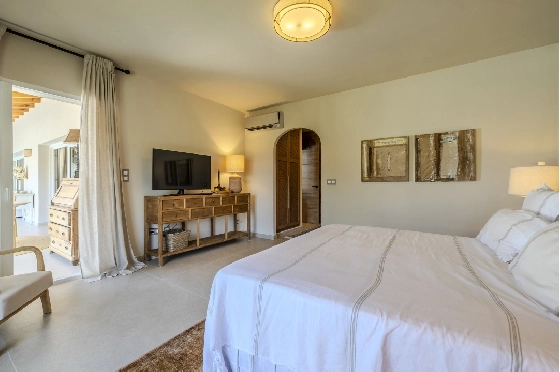 Villa in Denia zu verkaufen, Wohnfläche 324 m², Baujahr 1993, Zustand modernisiert, + Fussbodenheizung, Klimaanlage, Grundstück 1888 m², 4 Schlafzimmer, 2 Badezimmer, Pool, ref.: BC-7771-45