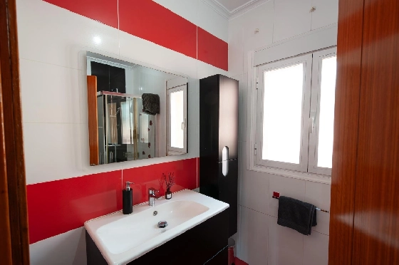 Villa in Orba(Comunidad valenciana) zu verkaufen, Wohnfläche 225 m², Klimaanlage, Grundstück 637 m², 5 Schlafzimmer, 2 Badezimmer, Pool, ref.: COB-3568-10535-7